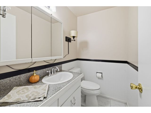 4700 THUNDERBIRD St, Eugene, OR 97404