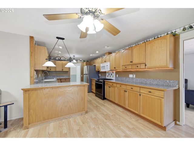 4700 THUNDERBIRD St, Eugene, OR 97404