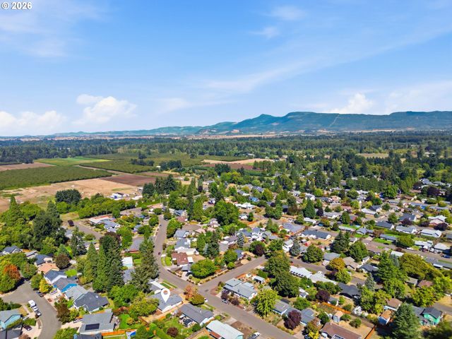 4700 THUNDERBIRD St, Eugene, OR 97404