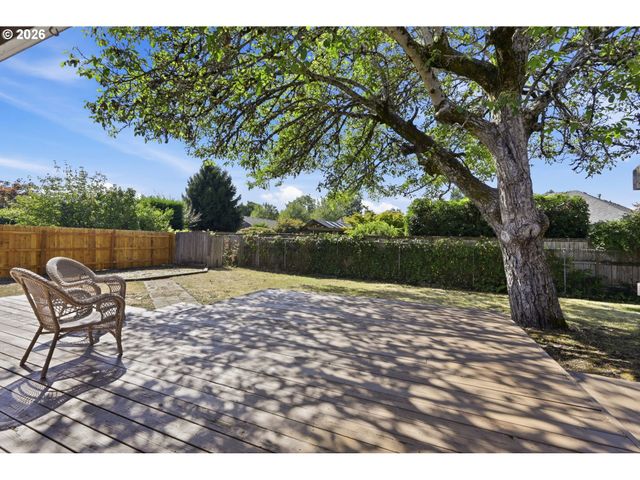 4700 THUNDERBIRD St, Eugene, OR 97404
