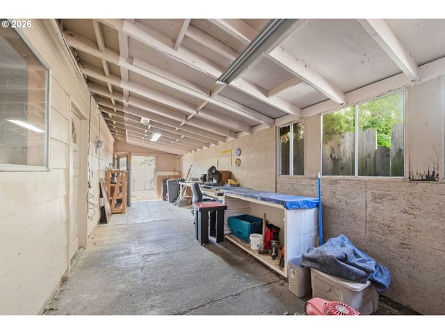 4700 THUNDERBIRD St, Eugene, OR 97404