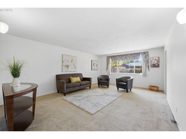 4700 THUNDERBIRD St, Eugene, OR 97404