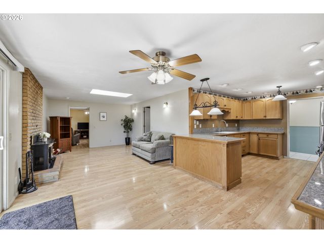 4700 THUNDERBIRD St, Eugene, OR 97404