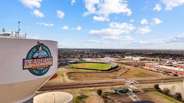 3212 Summercrisp Hollow Lane, Pearland, TX 77581