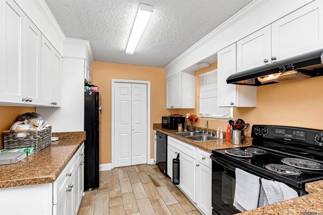 9684 Leadale Dr, Baton Rouge, LA 70811