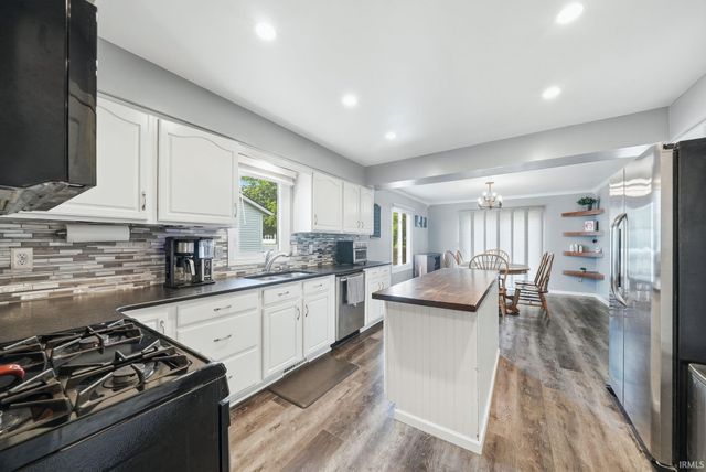 2204 Cedarwood Way, Fort Wayne, IN 46804
