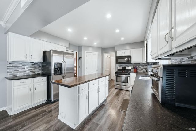 2204 Cedarwood Way, Fort Wayne, IN 46804