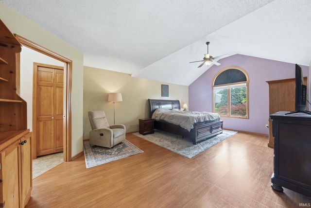 2204 Cedarwood Way, Fort Wayne, IN 46804