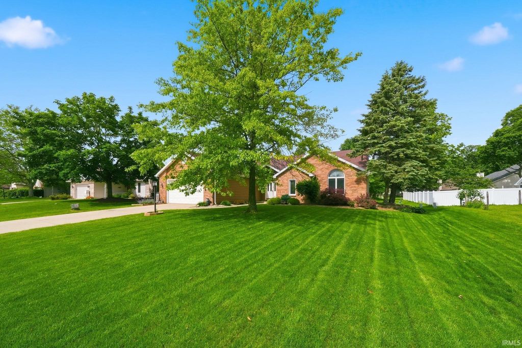 2204 Cedarwood Way, Fort Wayne, IN 46804