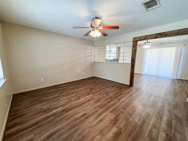 302 Bowles Court, Kennedale, TX 76060