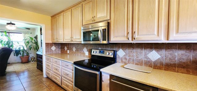 1735 W 10th Street, Freeport, TX 77541