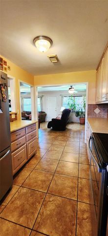 1735 W 10th Street, Freeport, TX 77541