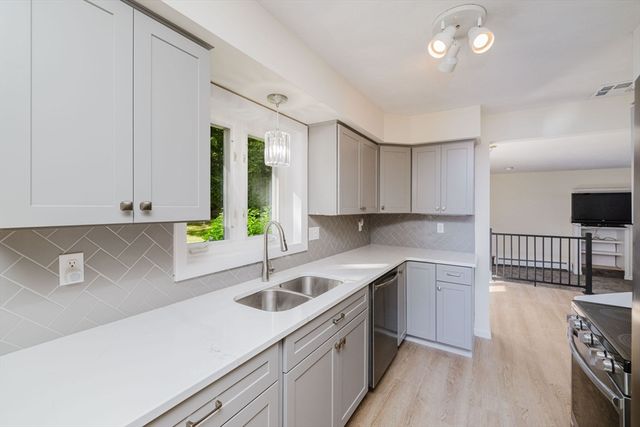 23 Colonial Way, Rehoboth, MA 02769