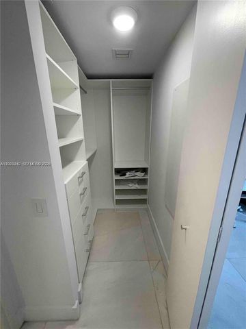 1300 Brickell Bay Dr 2304, Miami, FL 33131