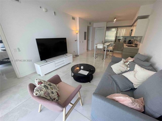 1300 Brickell Bay Dr 2304, Miami, FL 33131