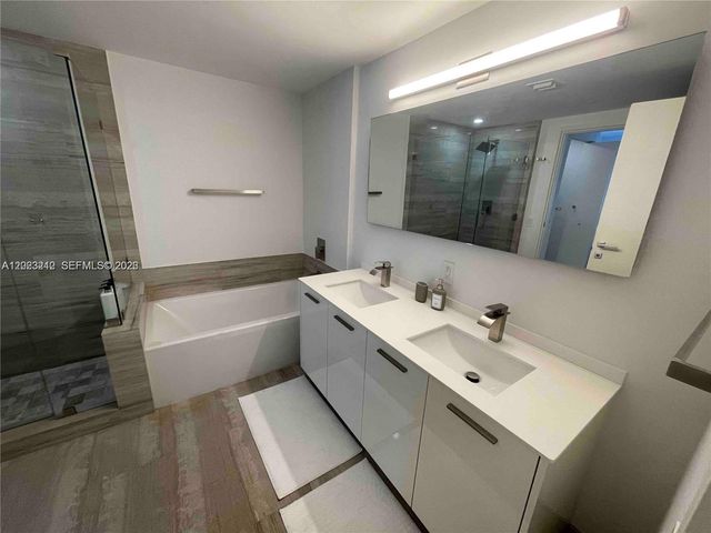 1300 Brickell Bay Dr 2304, Miami, FL 33131