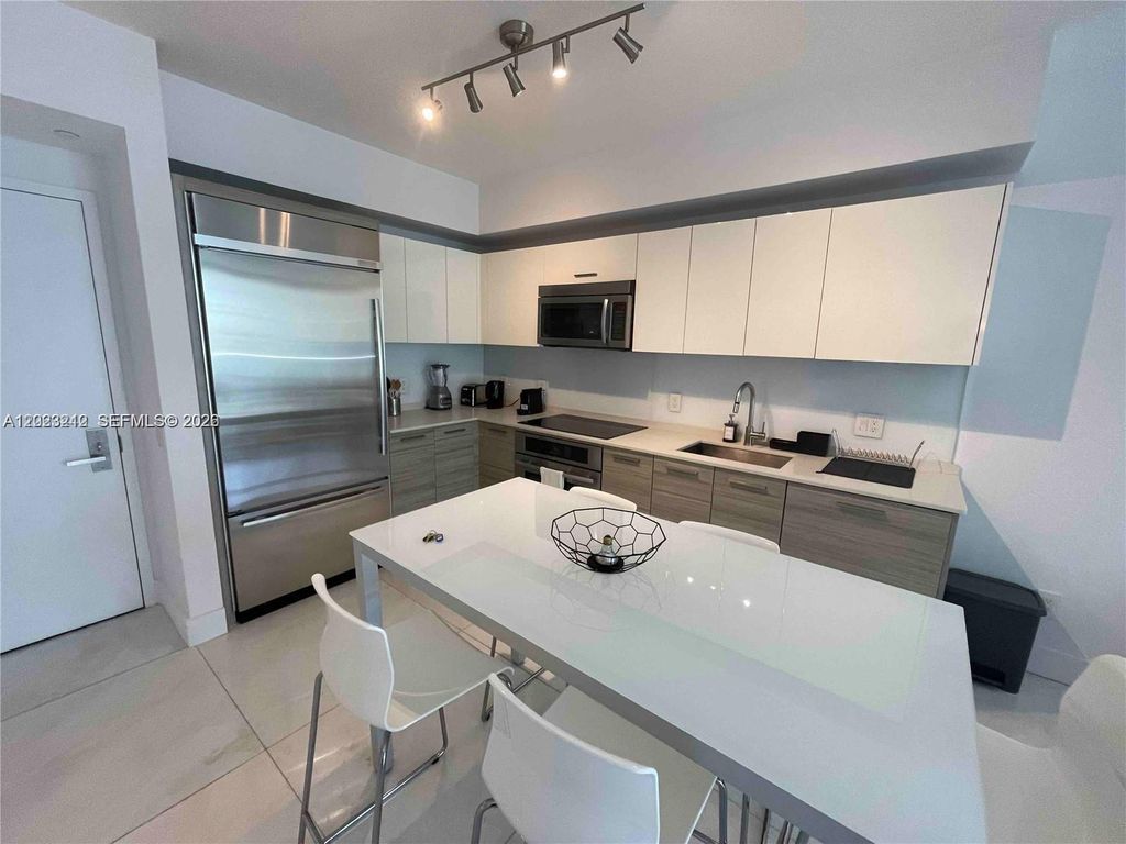 1300 Brickell Bay Dr 2304, Miami, FL 33131