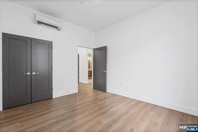 21 Lincoln Park 203, Newark, NJ 07102