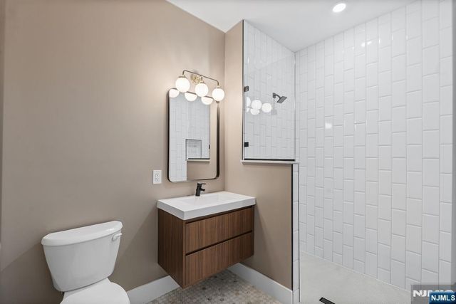 21 Lincoln Park 203, Newark, NJ 07102