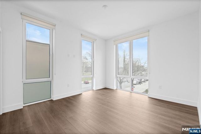 21 Lincoln Park 203, Newark, NJ 07102