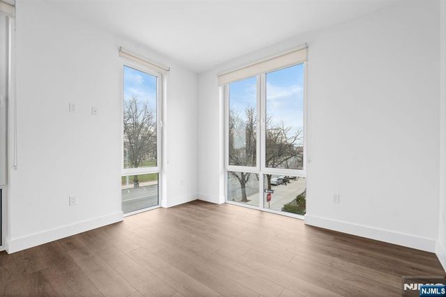 21 Lincoln Park 203, Newark, NJ 07102