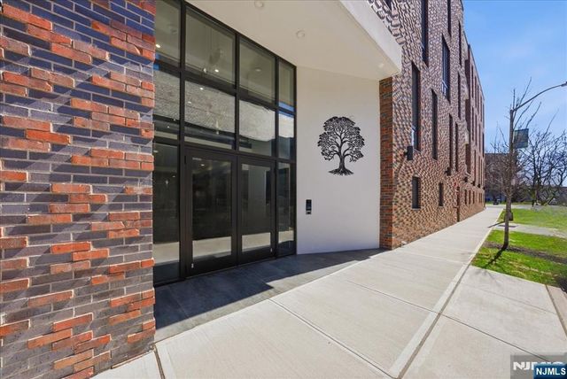 21 Lincoln Park 203, Newark, NJ 07102