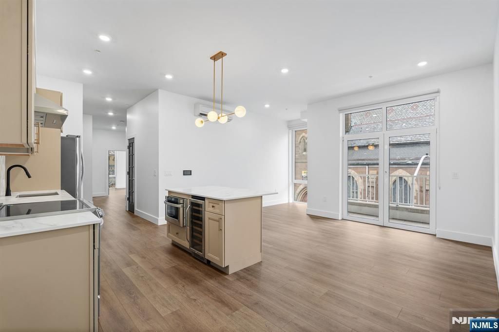 21 Lincoln Park 203, Newark, NJ 07102