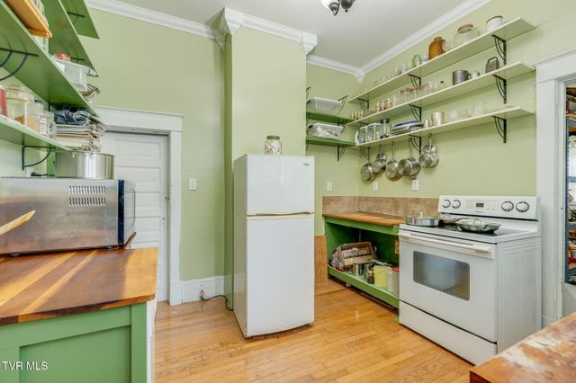 313 West Pine Street, Johnson City, TN 37604