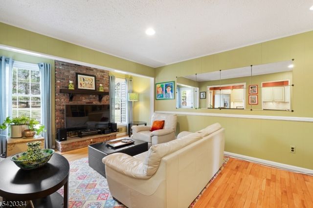 54 Wexford Dr, Mendham Boro, NJ 07945