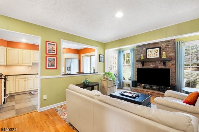 54 Wexford Dr, Mendham Boro, NJ 07945