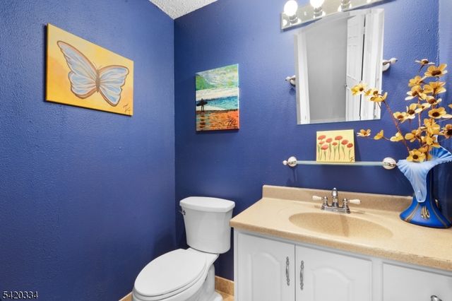 54 Wexford Dr, Mendham Boro, NJ 07945