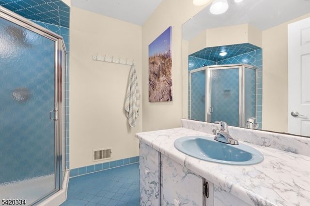 54 Wexford Dr, Mendham Boro, NJ 07945