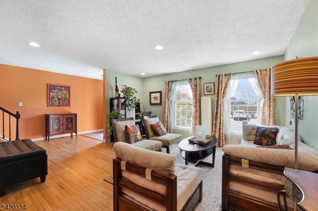 54 Wexford Dr, Mendham Boro, NJ 07945