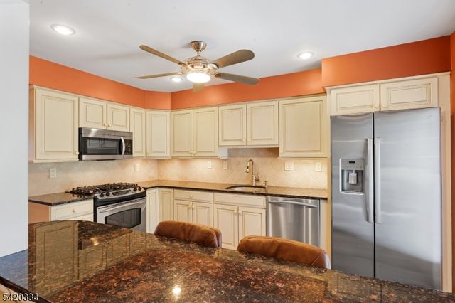 54 Wexford Dr, Mendham Boro, NJ 07945