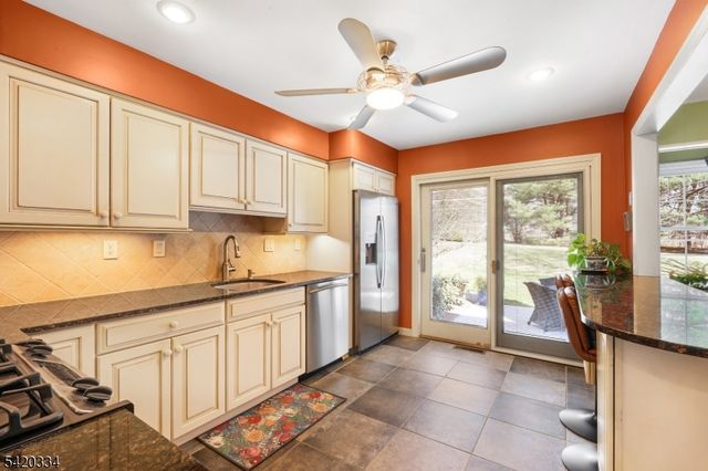 54 Wexford Dr, Mendham Boro, NJ 07945