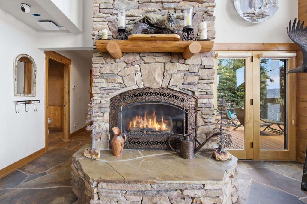 19234 Johns Lakeshore Drive, Lakeside, MT 59922 photo 12