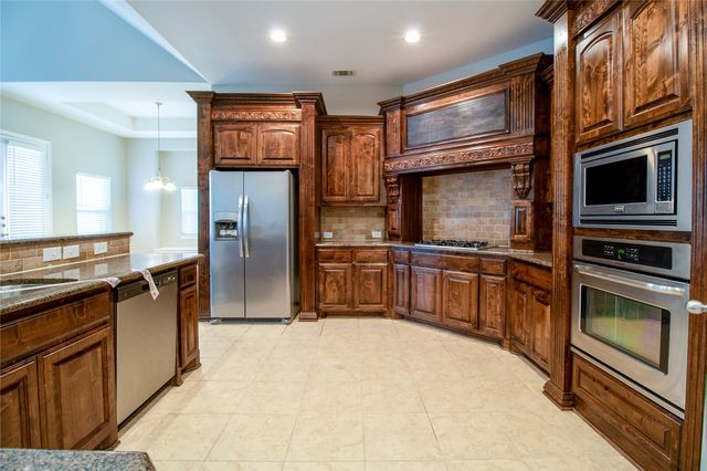 13 Center Court, Heath, TX 75032