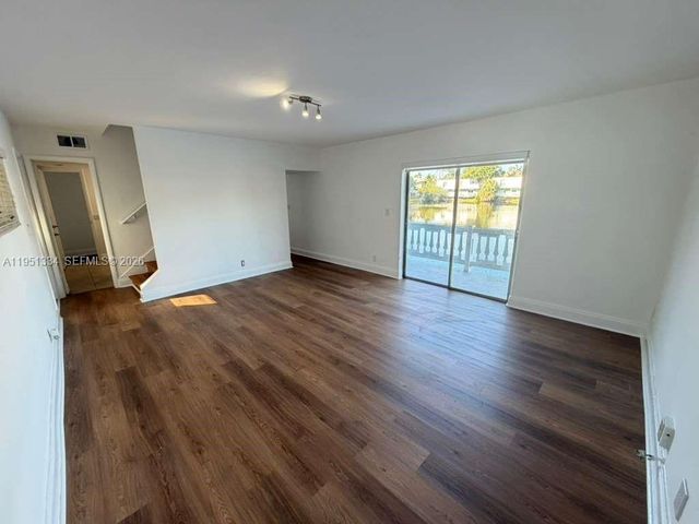 1361 NE 40th Pl 1361, Oakland Park, FL 33334