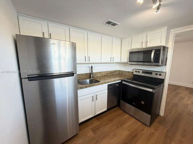 1361 NE 40th Pl 1361, Oakland Park, FL 33334