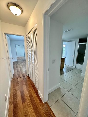 1361 NE 40th Pl 1361, Oakland Park, FL 33334