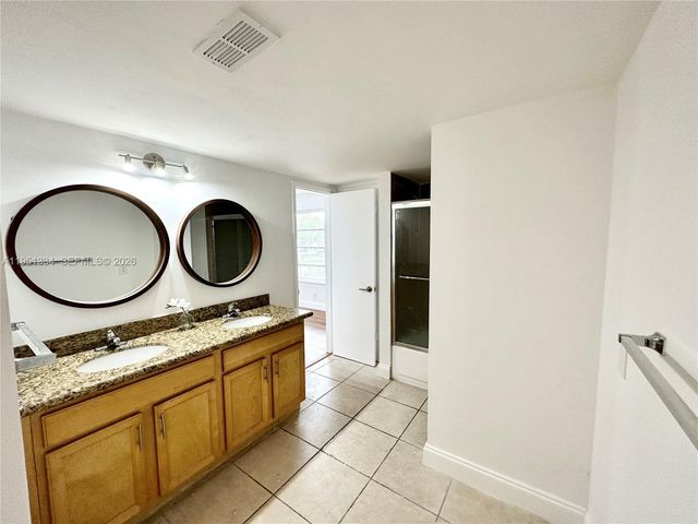 1361 NE 40th Pl 1361, Oakland Park, FL 33334