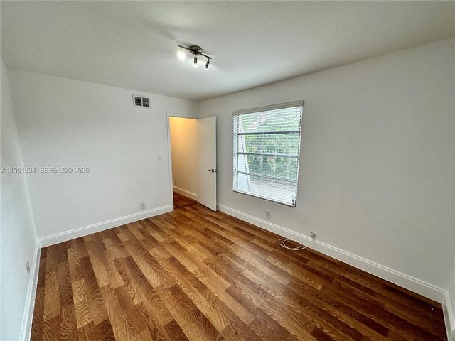 1361 NE 40th Pl 1361, Oakland Park, FL 33334