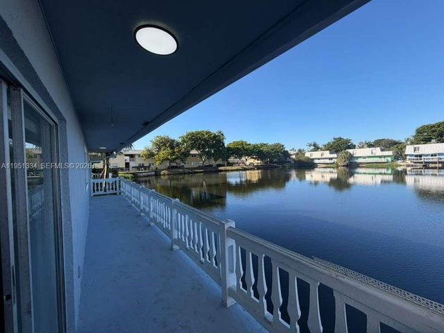 1361 NE 40th Pl 1361, Oakland Park, FL 33334