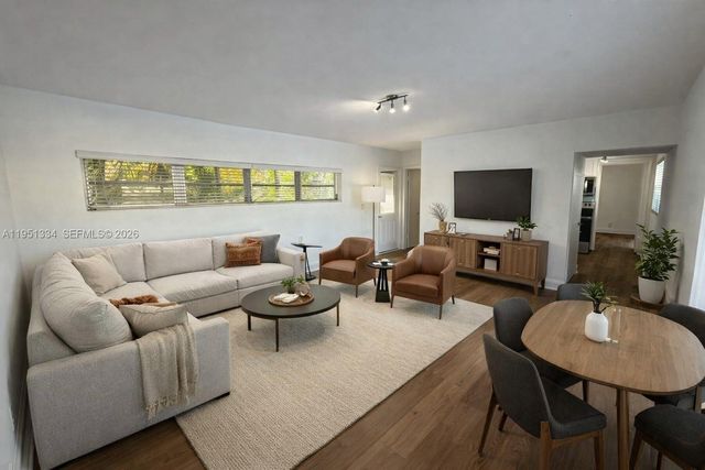 1361 NE 40th Pl 1361, Oakland Park, FL 33334