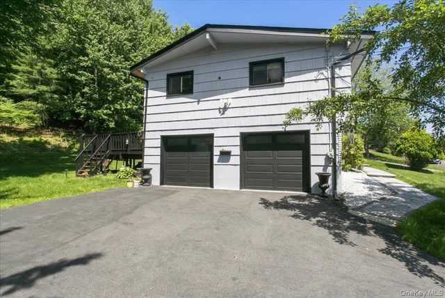 4 Medford Place, Nanuet, NY 10954