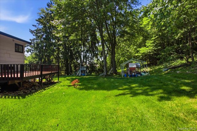4 Medford Place, Nanuet, NY 10954