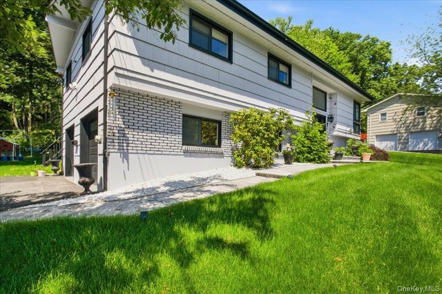4 Medford Place, Nanuet, NY 10954