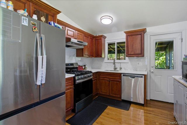 4 Medford Place, Nanuet, NY 10954