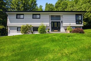 4 Medford Place, Nanuet, NY 10954