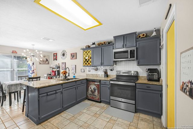 11010 Kimes Park Dr, San Antonio, TX 78249